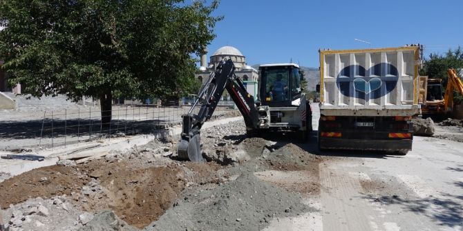 Caddelerde Üstyapı Ve Altyapı Çalışmaları Tamamlanıyor