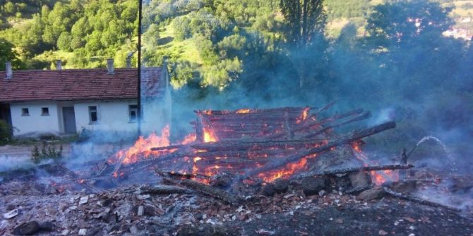 Bayramda Çıkan Yangında Yaralanan Yaşlı Kadın Hayatını Kaybetti