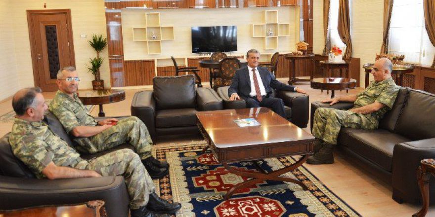 9’ncu Kolordu Komutanı Tümgeneral Özoğlu’dan Vali Özefe’ye Ziyaret