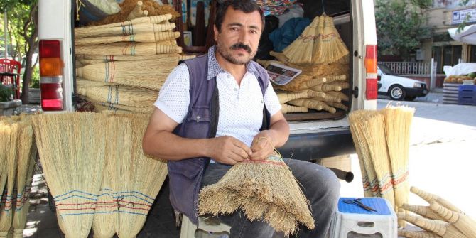 Çeyiz Süpürgeleri Artık Revaçta Değil