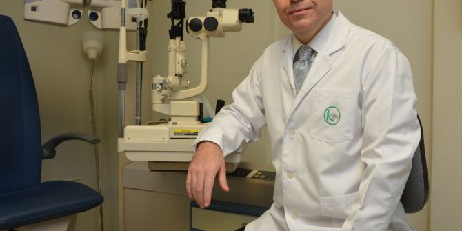 İzmir’de Teleskopik Göz İçi Mercek Uygulaması