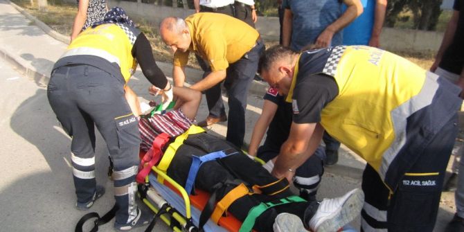 Midibüs İle Otomobil Çarpıştı, 1 Yaralı