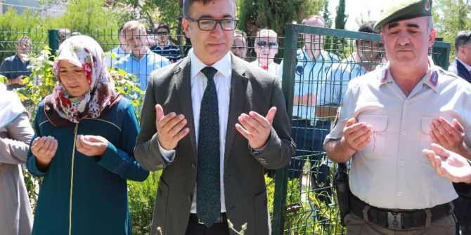 Şehitleri Kabirleri Başında Andılar