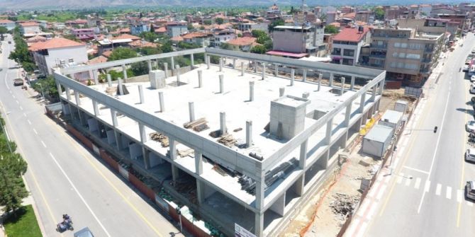 Sarıgöl’deki Kapalı Otopark Ve Pazaryeri Projesi Hızla Yükseliyor