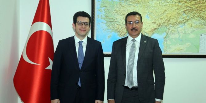 Bakan Tüfenkci Angola’da