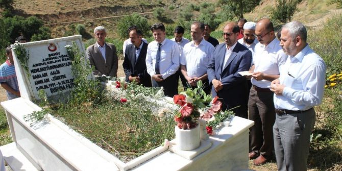 Hakkari’de Şehit Mezarlıkları Ziyaret Edildi