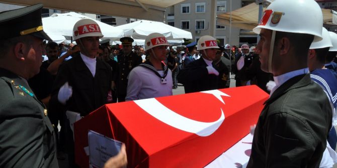 İzmir Şehitlerini Son Yolculuğuna Uğurladı