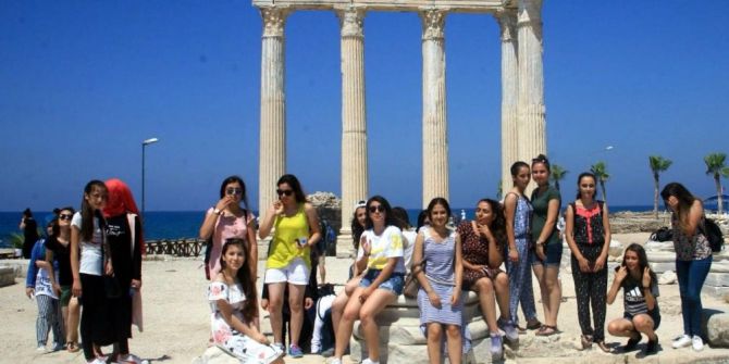 Manavgat Belediyesi’nden Kız Öğrencilerine Yaz Kampı