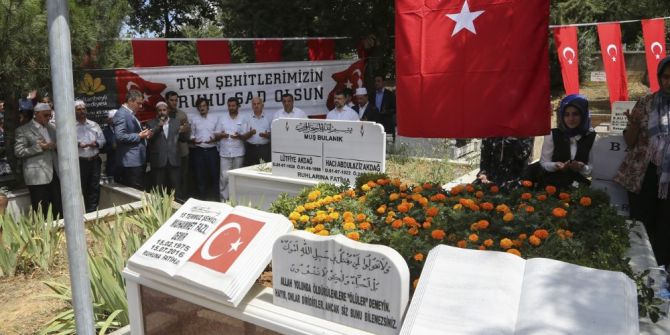 Sultanbeyli’de Şehitlerin Kabirleri Ziyaret Edildi