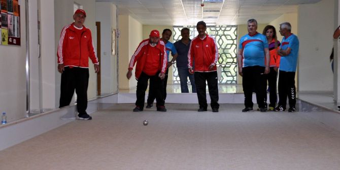 Yaşlılar ’Bocce’ Müsabakasında Karşılaştı