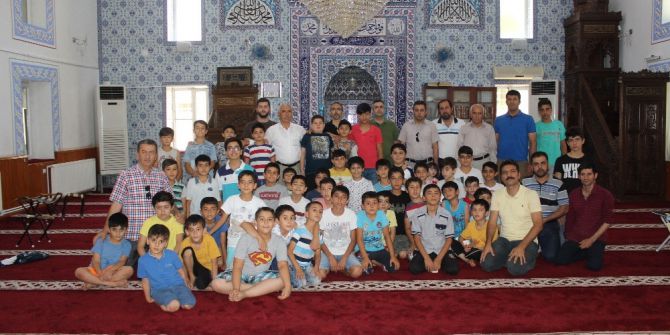 İmam Hatip Lisesi Mezunlarından Kuran Kursu Öğrencilerine Dondurma İkramı