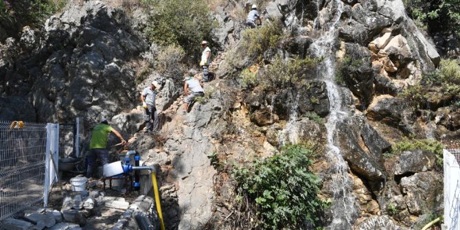 Konyaaltı Belediyesi Parklara Estetik Katıyor