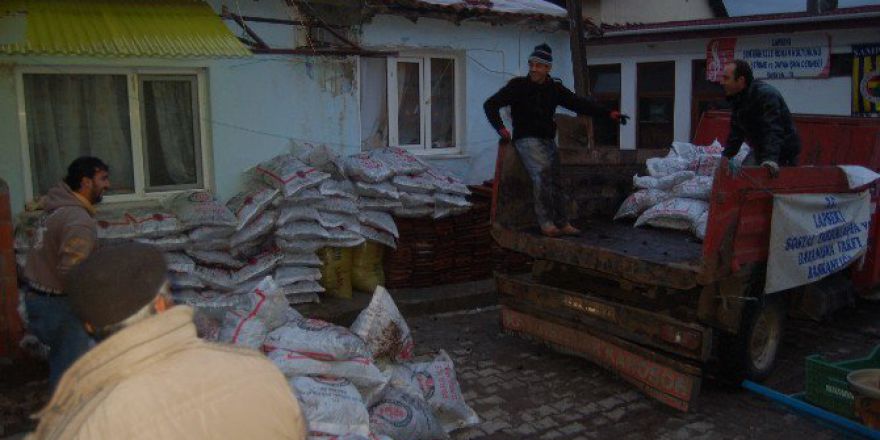 Lapseki’de 700 Ton Kömür Yardımı Yapılıyor