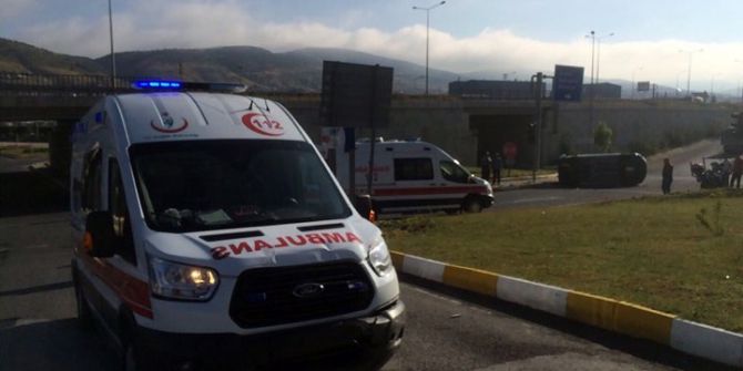 Ambulansla Kamyonet Çarpıştı: 1 Yaralı