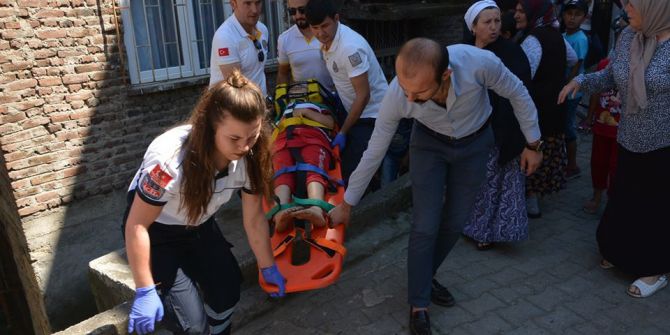 Bisikletli Çocuk Apartman Boşluğuna Düştü