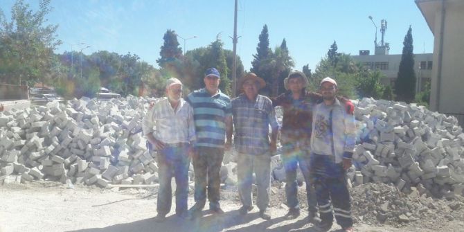 Kırkağaç’a 500 Metrekarelik Kilit Parke Taşı