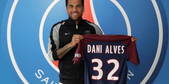 Daniel Alves, Resmen Paris Saint-germain’de