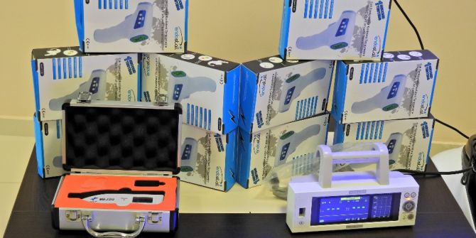 Çeşme Devlet Hastanesine Tıbbi Cihaz Ve Akülü Araba Yardımı