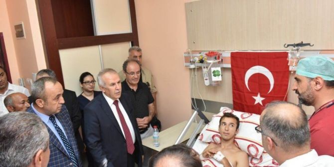 Vali Ata, Saldırıda Yaralanan Polisi Ziyaret Etti