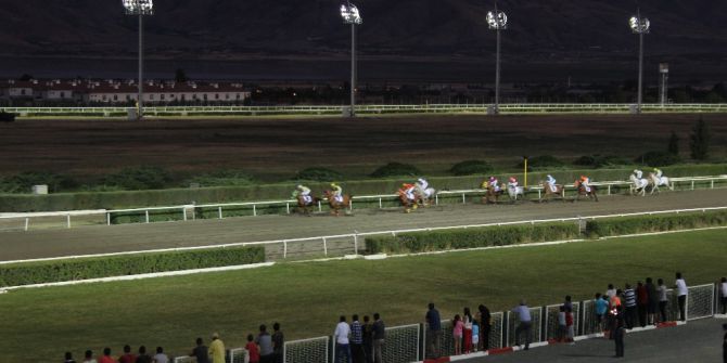 Elazığ’da Gece At Yarışları Başladı