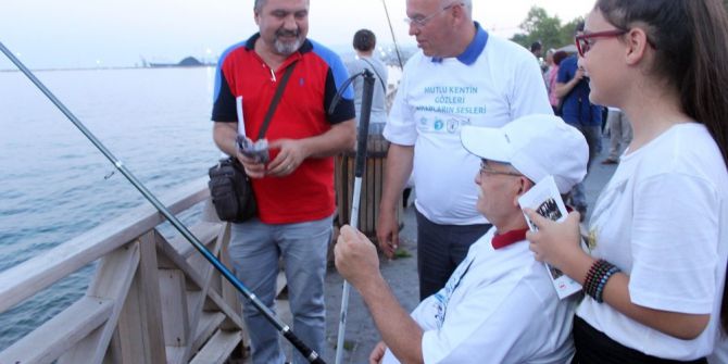 Görme Engelliler Balık Tutmak İçin Yarıştı