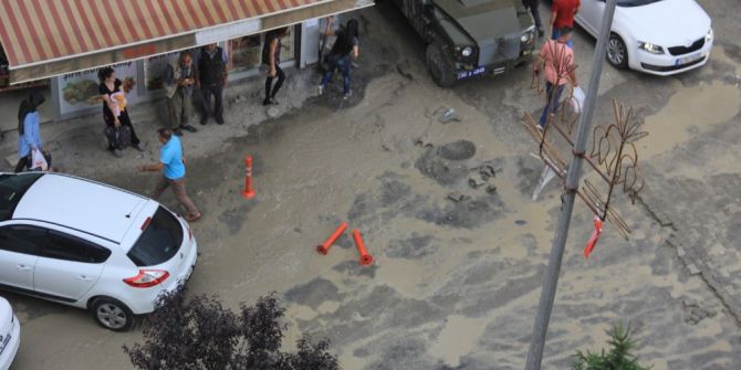 Sıcaktan Kavrulan Hakkari’de Yağmur Sürprizi