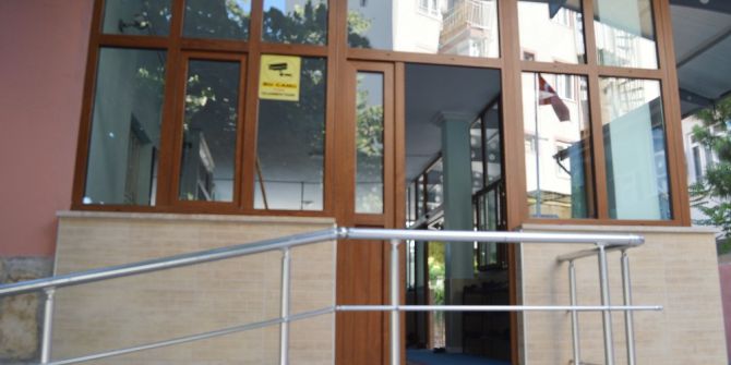 Camideki Hırsızlık Güvenlik Kamerasına Yansıdı