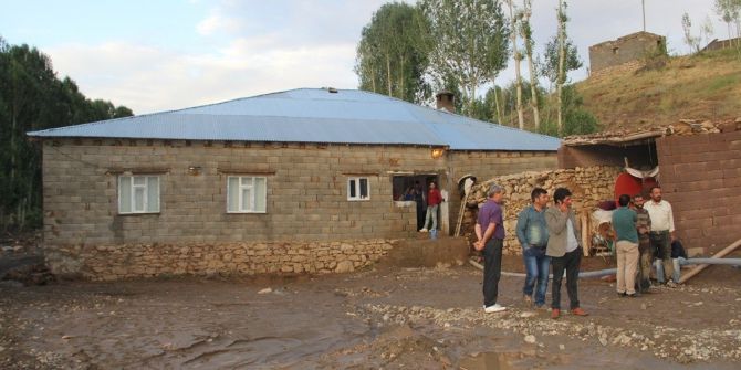 Sel Mağduru Vatandaşlara Yardım