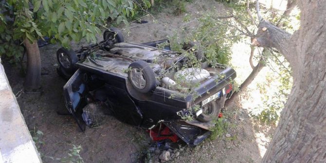 Kaldırımda Yürüyen Kadına Çarptıktan Sonra Bahçeye Uçtu