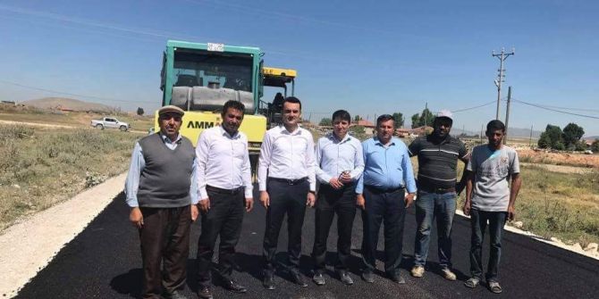 Altıntaş’ta 3 Köy Yolunda Asfalt Kaplama Çalışması
