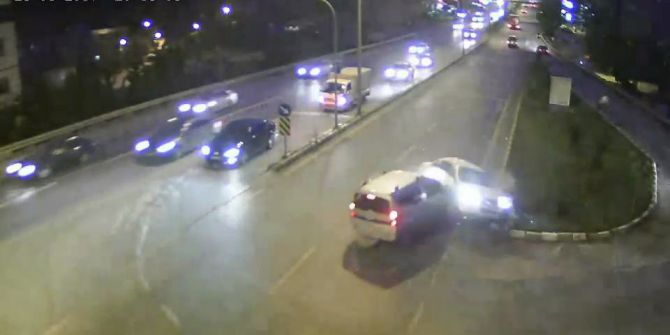 Otomobilin Çarptığı Yaya, Takla Atıp Yere Düştü