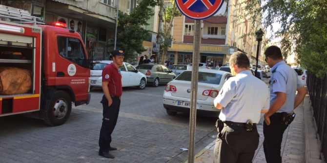 Gaz Kaçağı Olan Otomobil Paniğe Neden Oldu