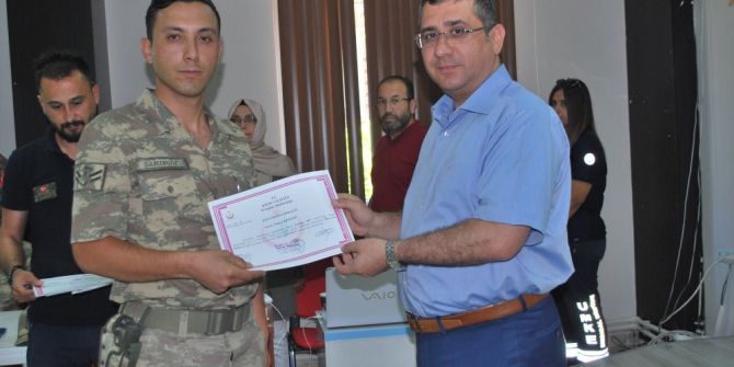 Jandarma Personeline Temel İlk Yardım Uygulayıcı Eğitimi Düzenlendi