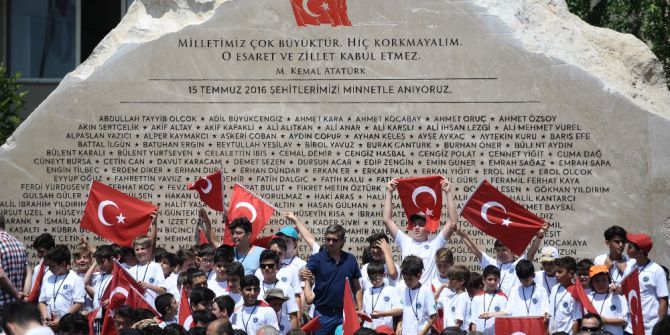 Demokrasi Kahramanlarının İsmi 107 Tonluk Anıtla Yaşatılıyor