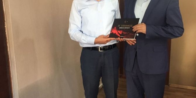 Tümsiad 15 Temmuz Diriliş Kitabı Dağıttı