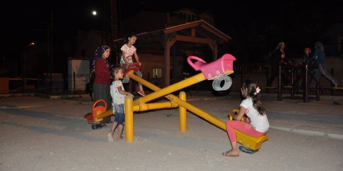 Uşak’ta Aşırı Sıcak Parkları Boşalttı