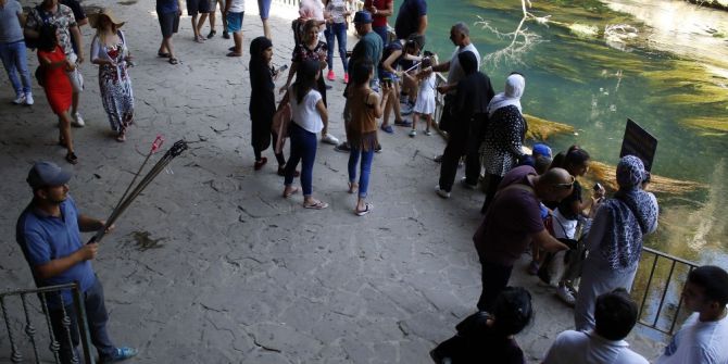 Susuz Kalan Düden Şelalesi’ne Ziyaretçi Akını