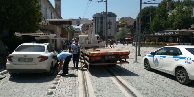 Tramvay Hattına Park Eden Araçlara Ceza