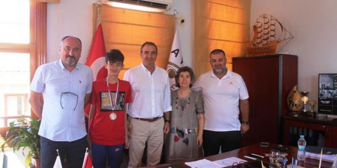 Satrançta Avrupa İkincisi Alumert’ten Başkan Gençer’e Ziyaret