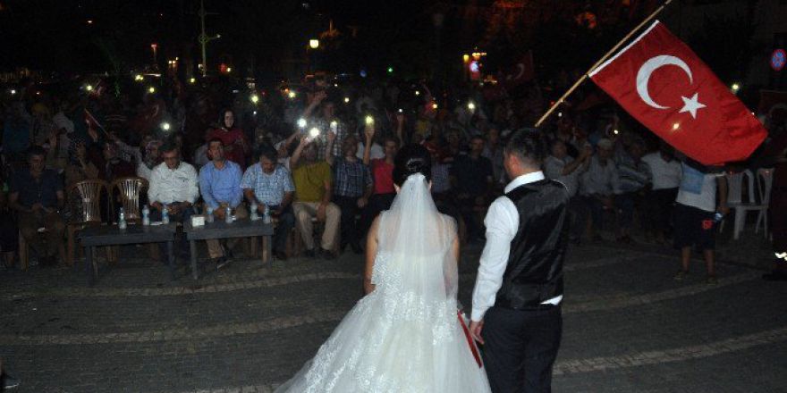 Nikahları Demokrasi Nöbetinde Kıyıldı