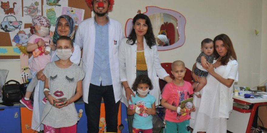 Stajyer Diyetisyenler Lösemili Çocukları Unutmadı