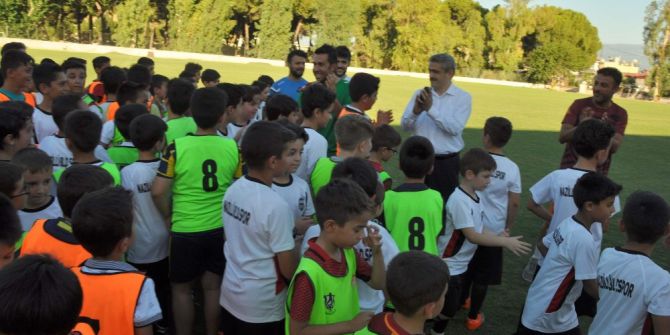 Başkan Alıcık, Yaz Okulu Futbol Kursu Öğrencilerini İzledi