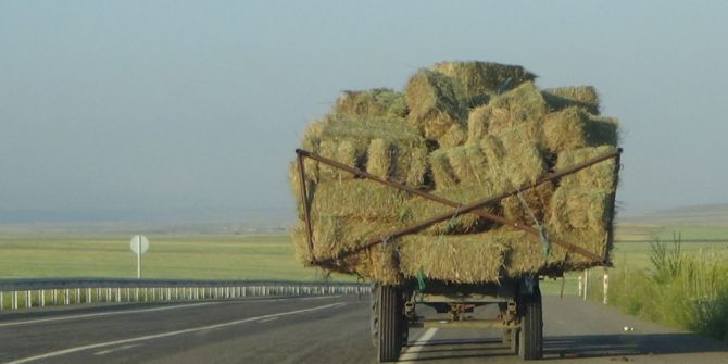Traktör Römorkunda Tehlikeli Yolculuk