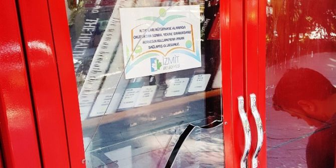 İzmit’te Sokak Kütüphanelerine Yine Zarar Verildi