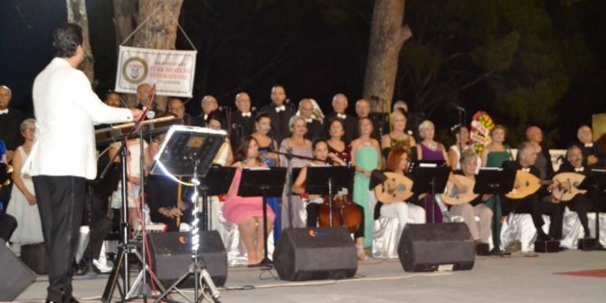 Ayvalık Belediyesi Mesut Duran Derneği Korosu Gönülleri Fethetti