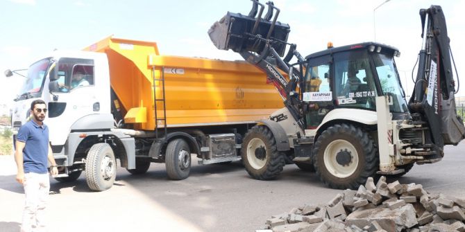 Kayapınar’da Bozuk Yol Ve Kaldırımsız Cadde Kalmayacak