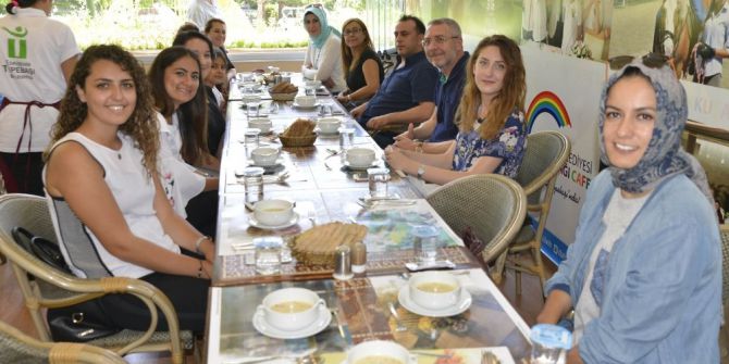 Gökkuşağı Kafe Örnek Oluyor