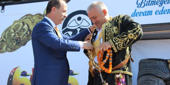 İki Altın Kemerli Ağa Oldu, Tarihe Geçti