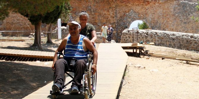 Türkiye’de İlk Defa Bir Kalede Tahta Zeminden Yürüyüş Yolları Yapılıyor