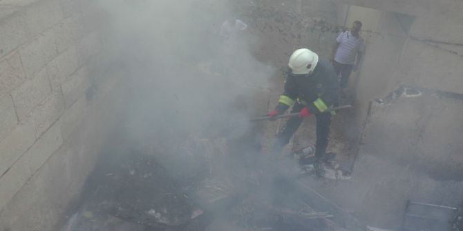 Sigara İzmaritinin Neden Olduğu Yangın Apartmana Sıçradı